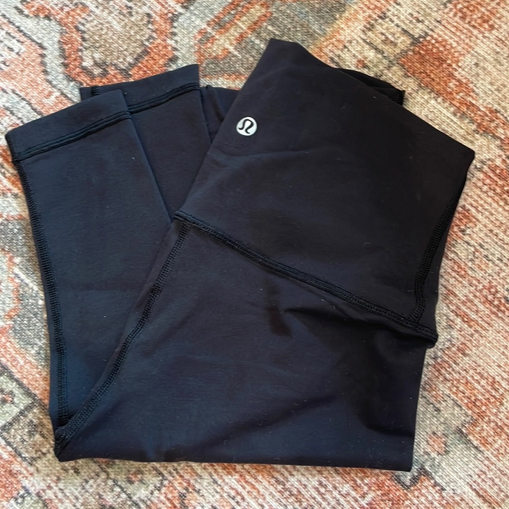 Lulu lemon WunderUnder black size 4